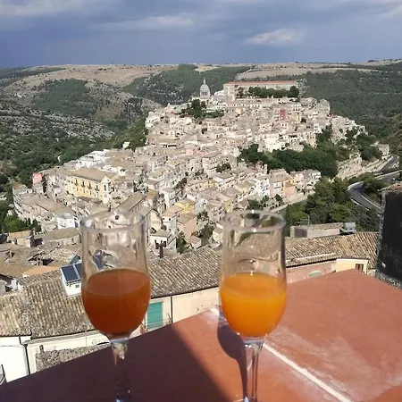 Bed & Breakfast Finestre Su Ibla 3*