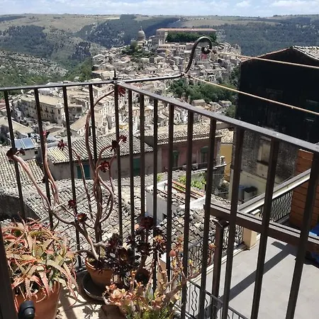 Finestre Su Ibla